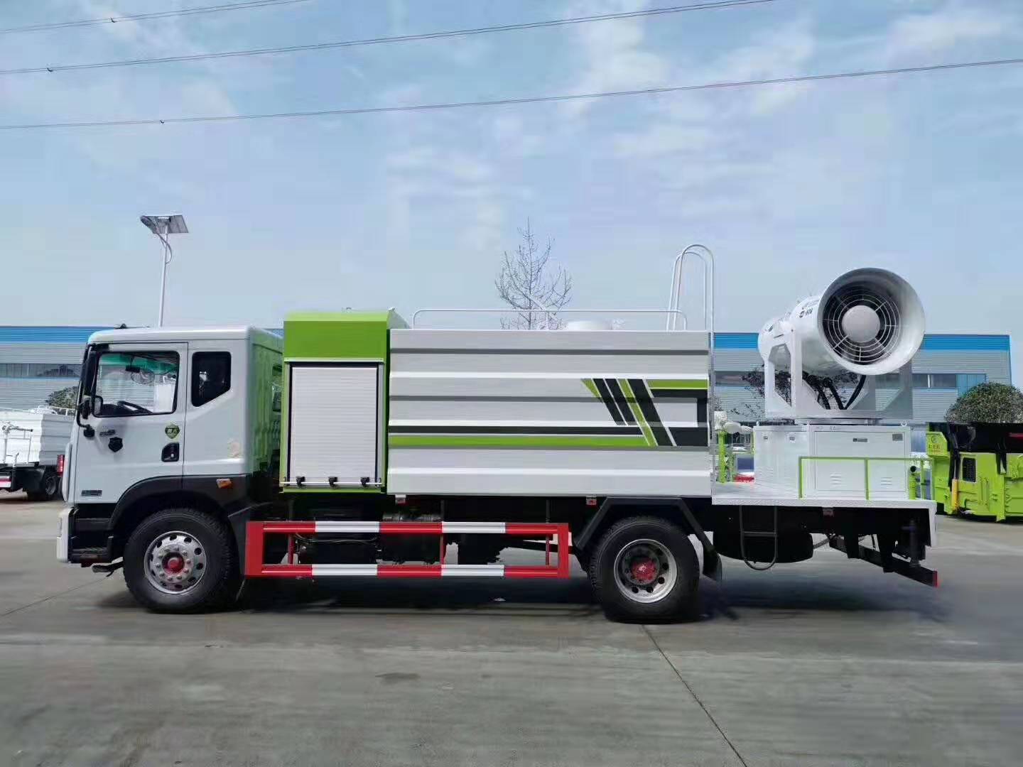 12方國(guó)六多功能抑塵車