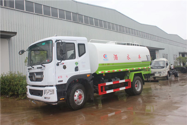 東風(fēng)多利卡國(guó)六5-15方灑水車