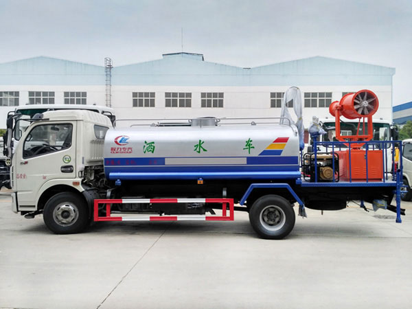 東風(fēng)大多利卡國五7方多功能抑塵車