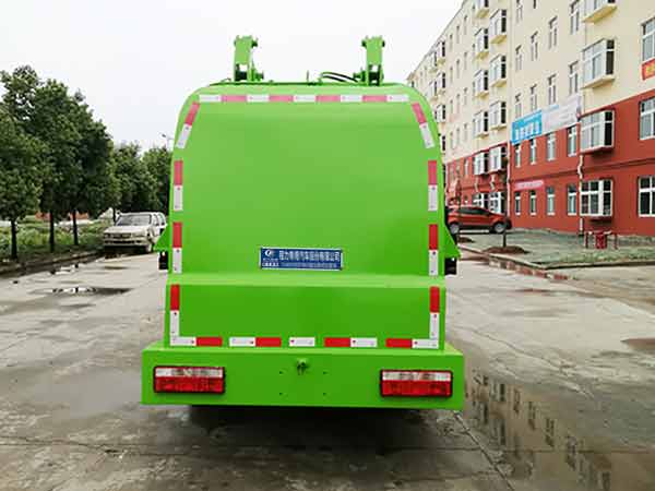 國六東風小多利卡餐廚垃圾車
