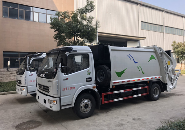 東風(fēng)多利卡8方壓縮式垃圾車