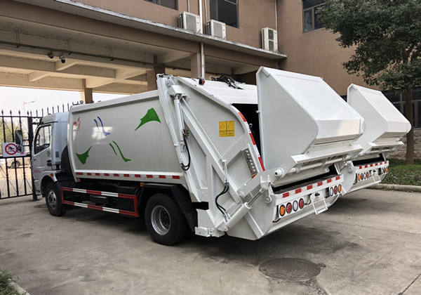 東風(fēng)多利卡8方壓縮式垃圾車