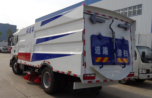 東風(fēng)D9掃路車