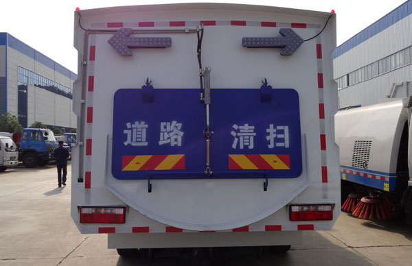 東風(fēng)D9掃路車