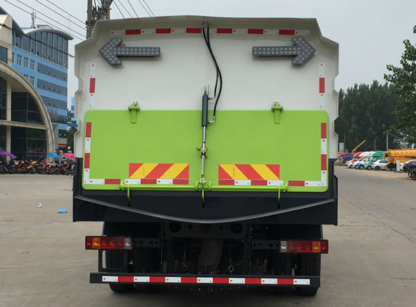 國(guó)五重汽掃路車