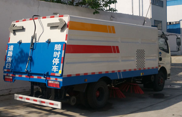 國五東風多利卡D7掃路車