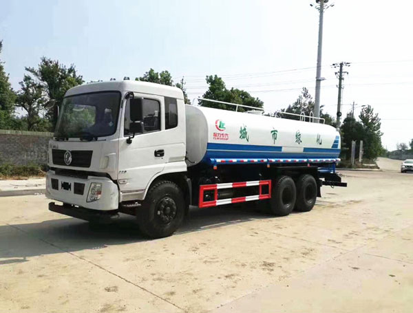 東風(fēng)后雙橋?yàn)⑺?chē)︱18噸灑水車(chē)