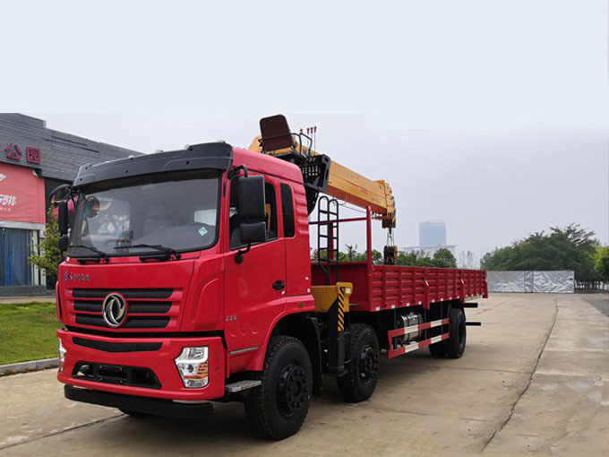 東風D3小三軸12噸隨車吊