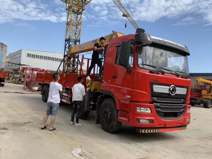 徐工14噸雙聯(lián)泵東風暢行D7L隨車吊