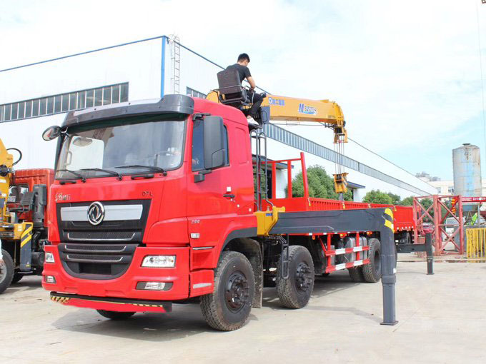 徐工14噸雙聯(lián)泵東風暢行D7L隨車吊