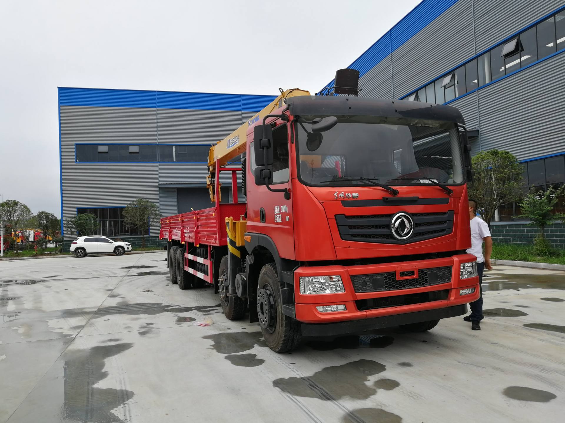 東風(fēng)T5前四后八16噸隨車吊