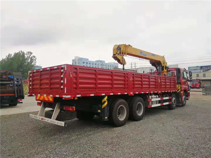 福田歐曼前四后八16噸隨車吊