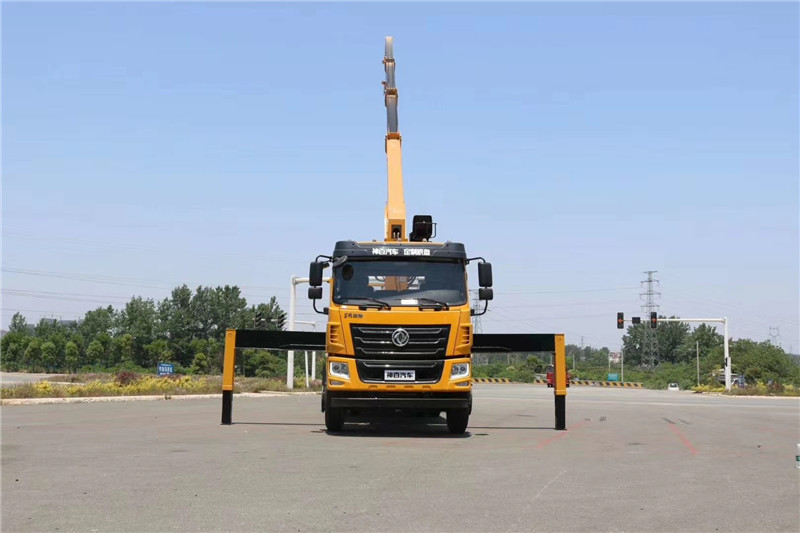 東風(fēng)F5后八輪徐工12噸隨車吊