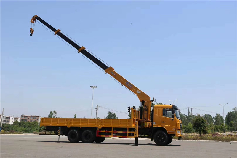東風(fēng)F5后八輪徐工12噸隨車吊