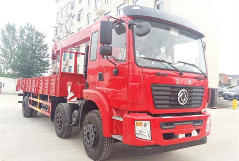 東風錦程小三軸10噸隨車吊