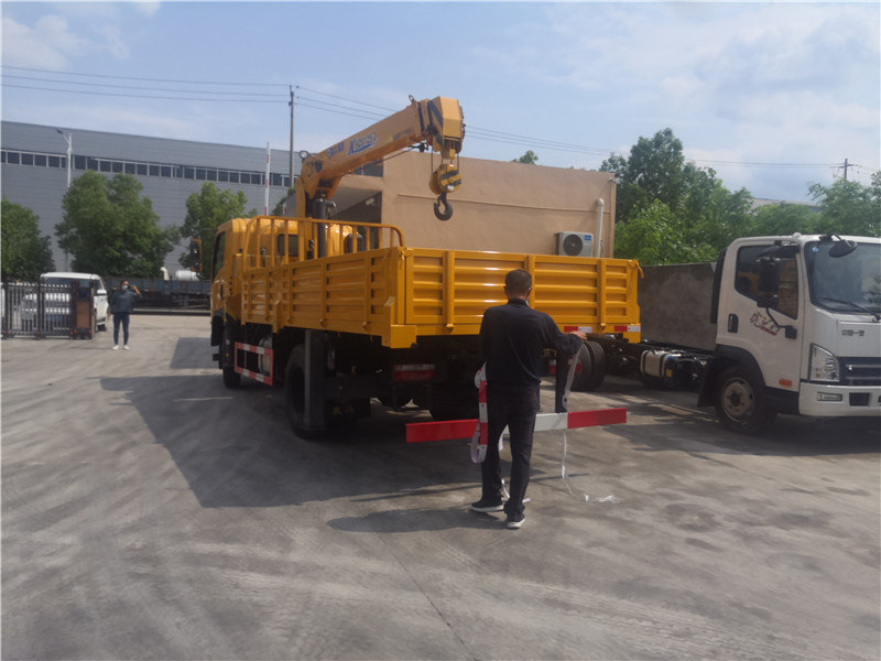 東風D912徐工6.3噸隨車吊