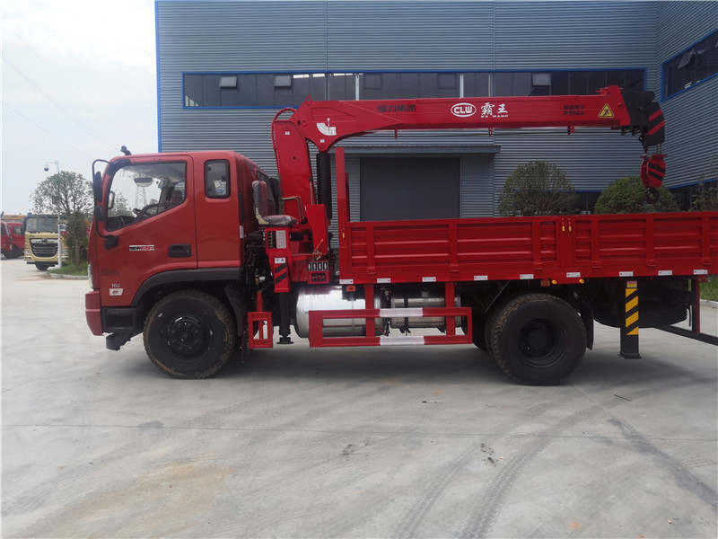 福田國六小黃牌霸王6.3噸隨車吊
