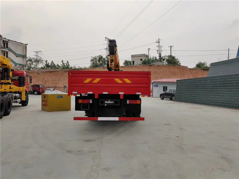 柳汽H5后八輪12噸隨車吊