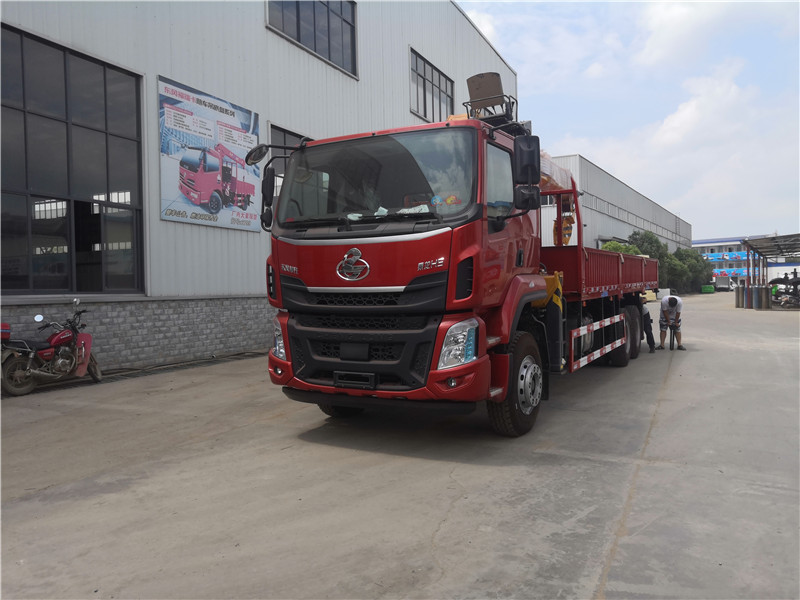 柳汽H5后八輪徐工12噸隨車吊