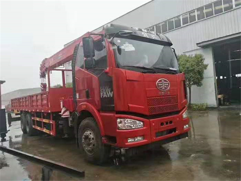 解放后八輪12噸隨車吊