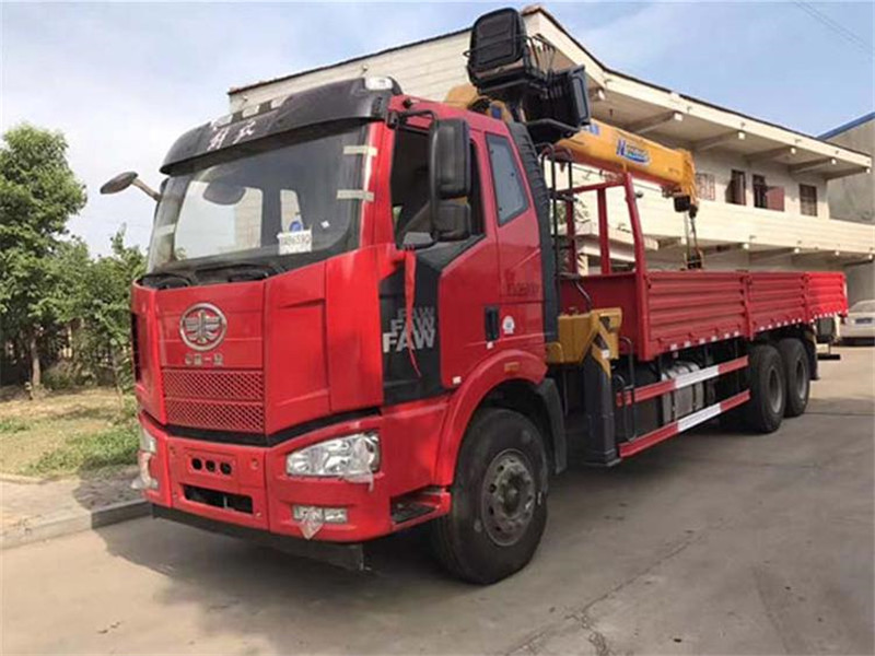 解放J6后八輪徐工12噸隨車(chē)吊