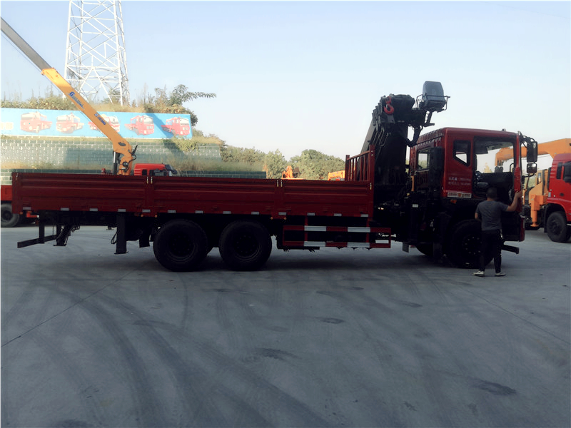 東風(fēng)T5 福曼折臂12噸隨車吊