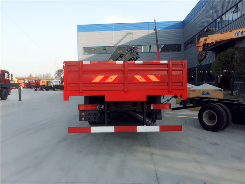 東風(fēng)T5 福曼折臂12噸隨車吊