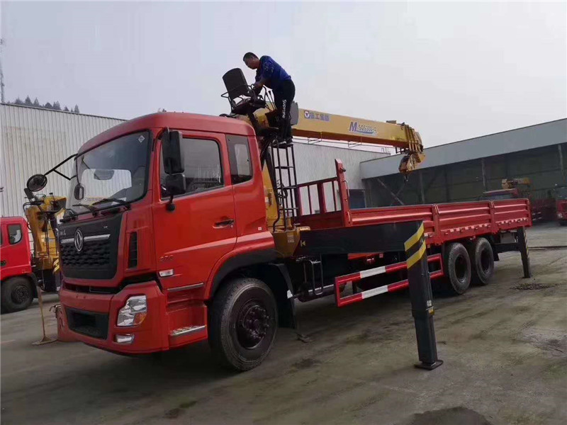 天龍后八輪12噸隨車吊