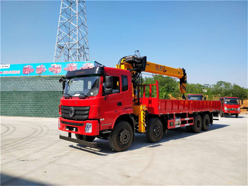 東風(fēng)D17前四后八霸王16噸隨車(chē)吊