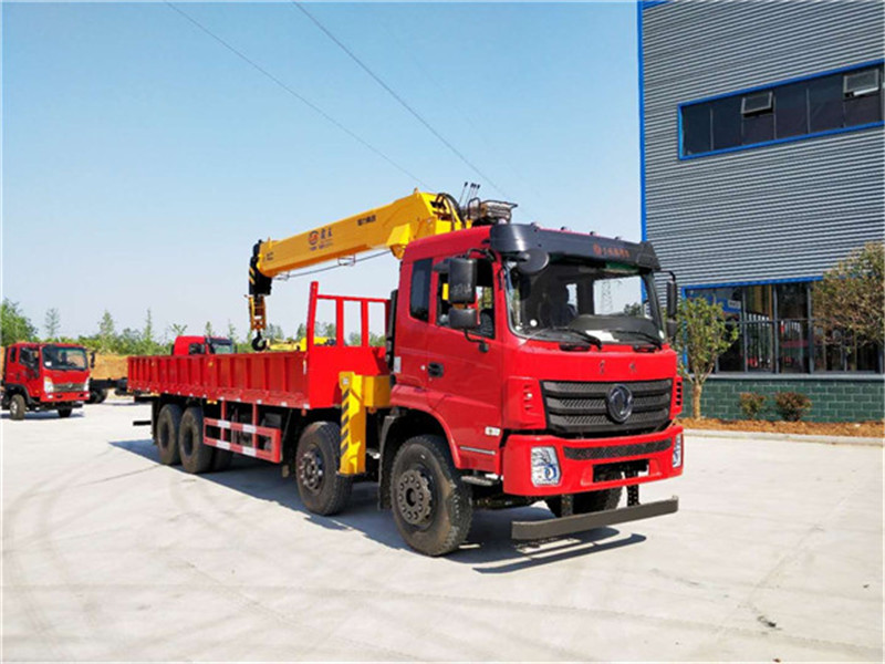 東風(fēng)D17前四后八霸王16噸隨車(chē)吊