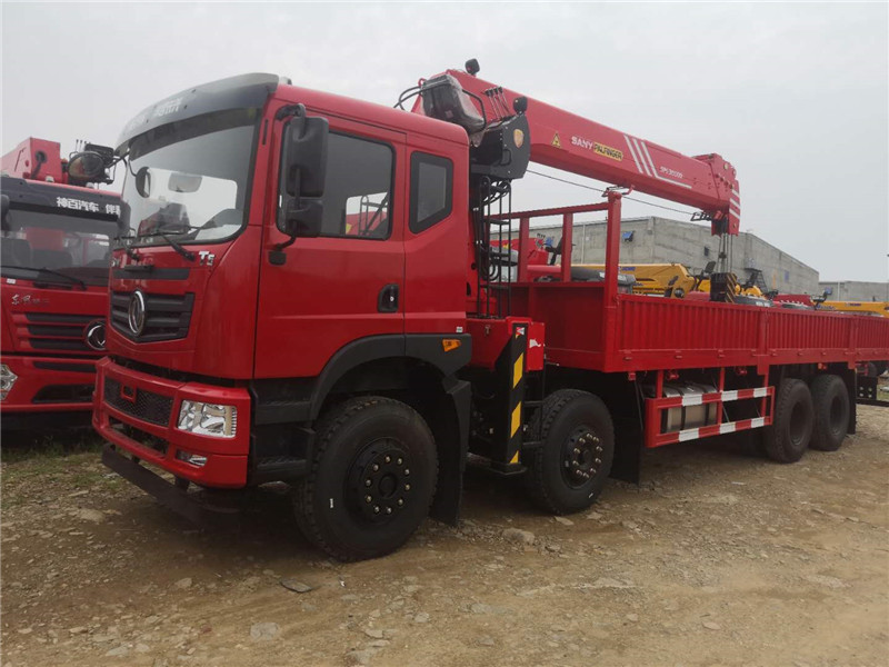 東風(fēng)T5前四后八三一16噸隨車吊