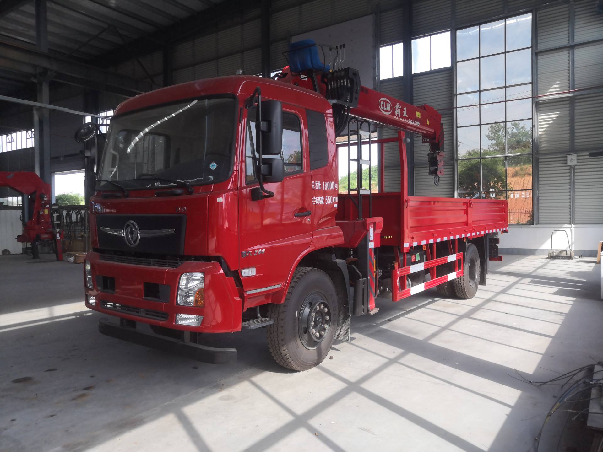 東風D3V單橋8噸國六隨車吊