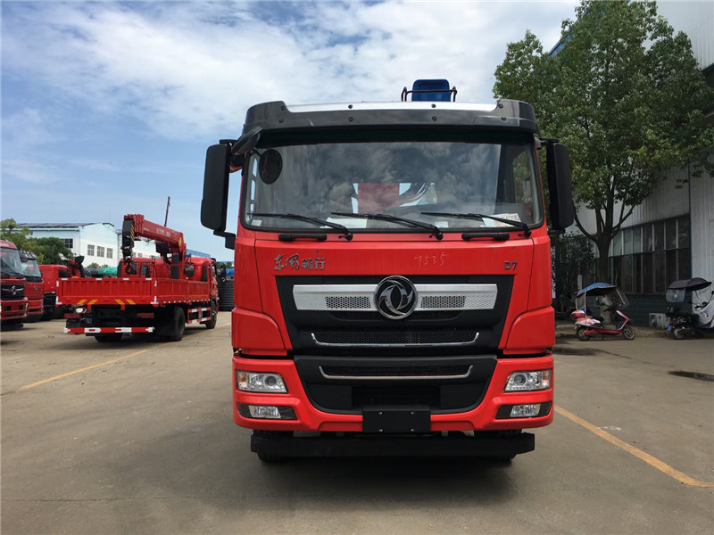 東風(fēng)暢行D7前四后八隨車(chē)吊