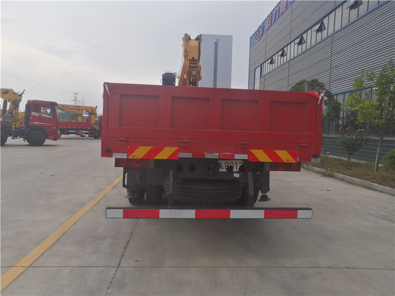 東風(fēng)D7前四后八14徐工隨車吊