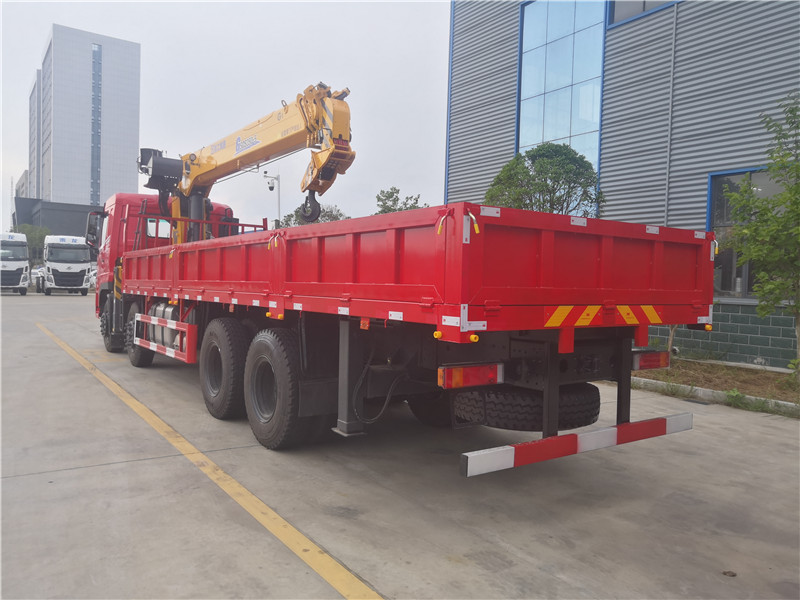 東風(fēng)D7前四后八14徐工隨車吊