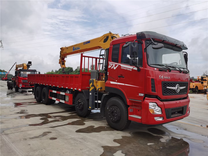 東風(fēng)D7V前四后八14噸隨車吊