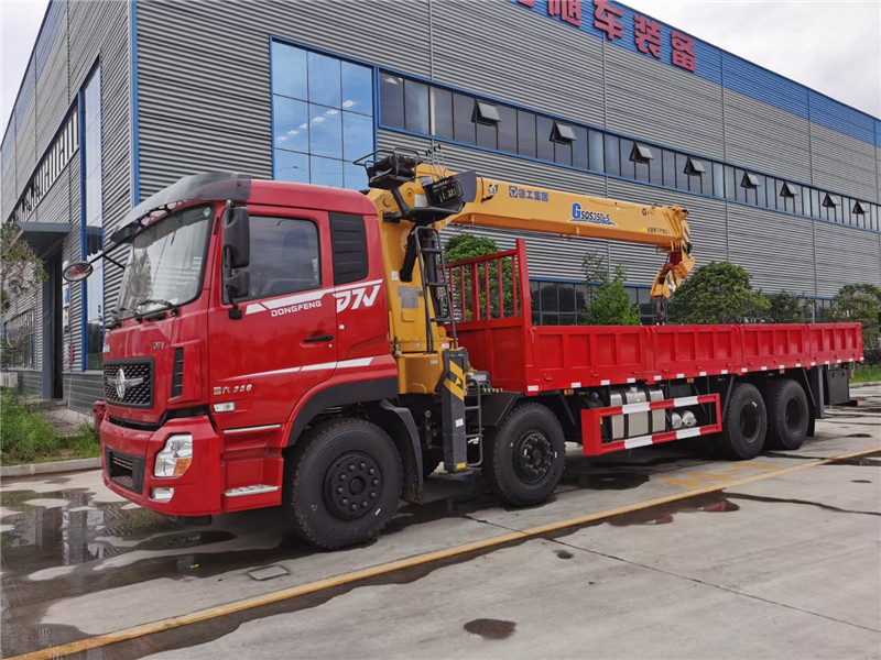 東風(fēng)D7V前四后八14噸隨車吊