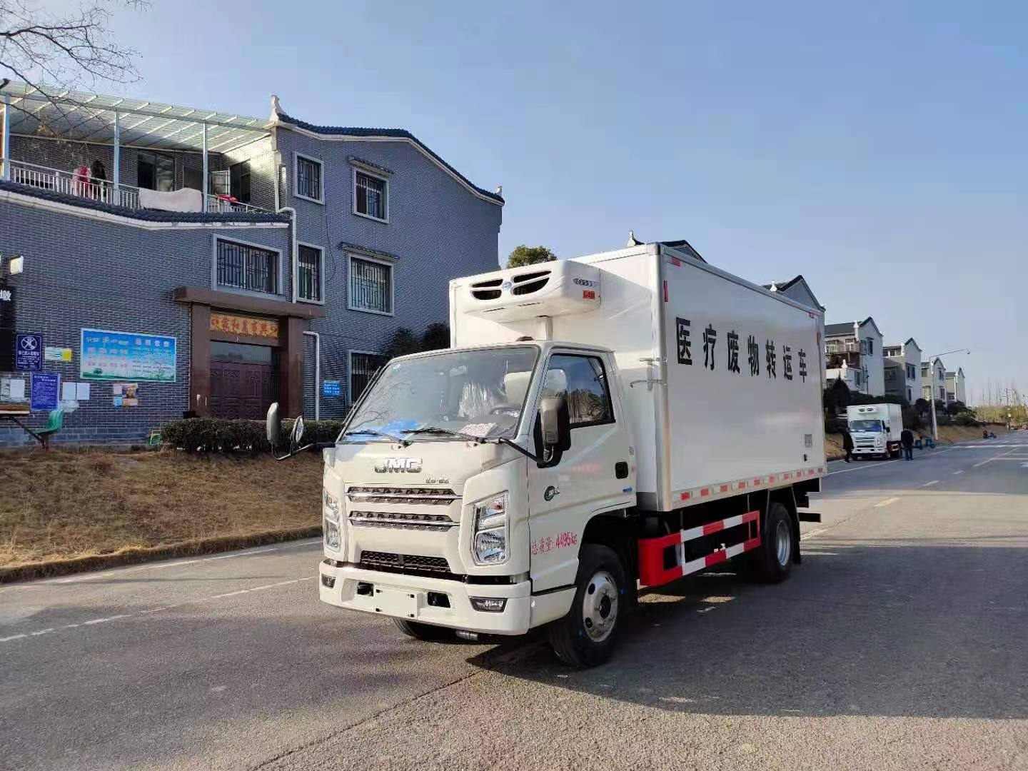 江鈴醫(yī)療廢物運輸車藍牌冷藏車4噸冷藏車