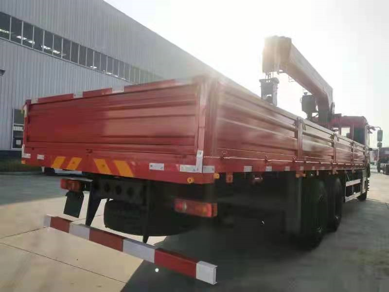 東風(fēng)天錦后八輪12噸隨車吊