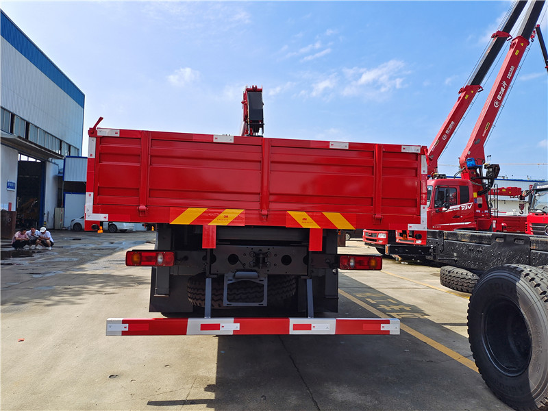 東風(fēng)D3后八輪程力12噸隨車(chē)吊
