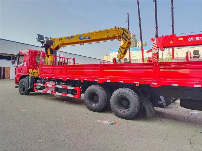 東風(fēng)D3后八輪徐工12噸隨車吊