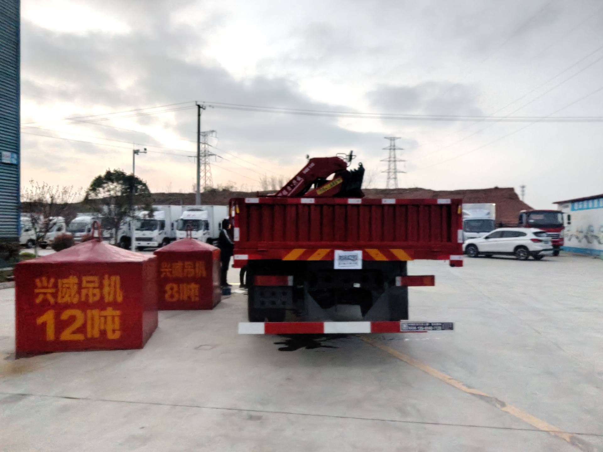 東風(fēng)DV3單橋折臂隨車吊