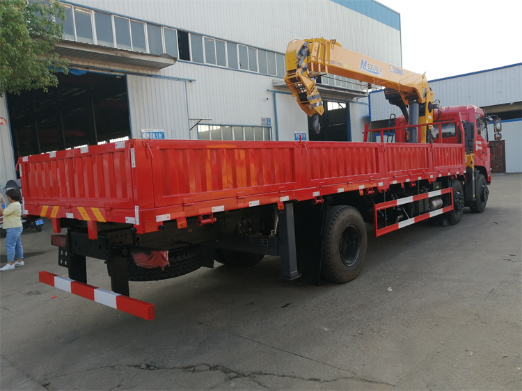 東風(fēng)K5小三軸徐工10噸隨車吊