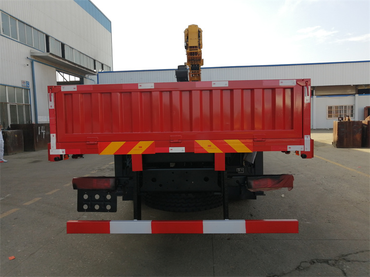 東風(fēng)K5小三軸徐工10噸隨車吊