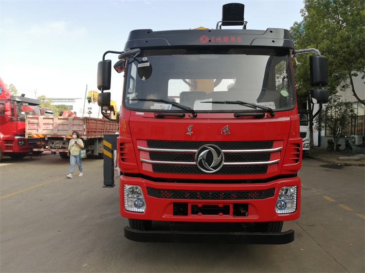 東風(fēng)K5小三軸徐工10噸隨車吊