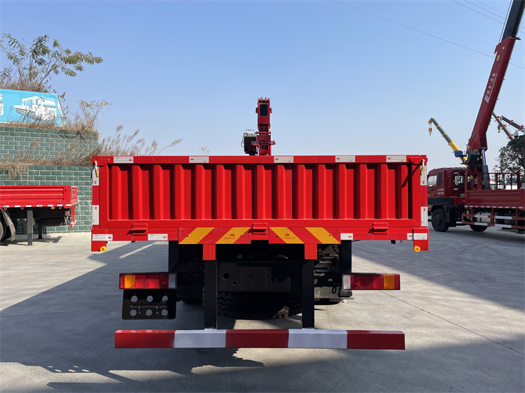 東風(fēng)小三軸興威8噸隨車吊