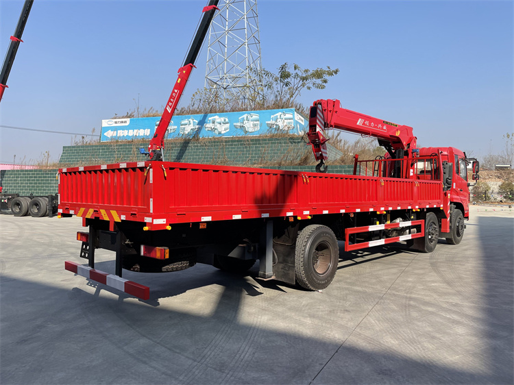 東風(fēng)小三軸興威8噸隨車吊