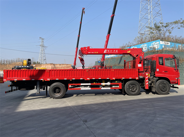 東風(fēng)小三軸興威8噸隨車吊