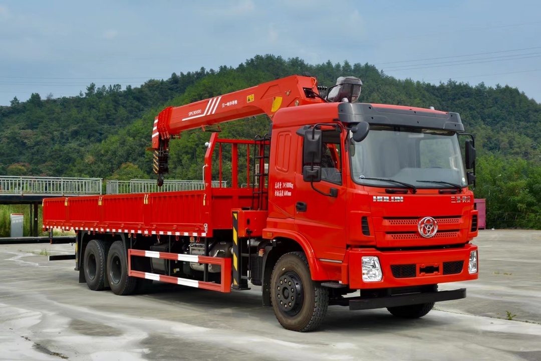 三環(huán)昊龍后八輪三一12噸隨車吊