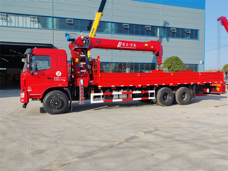 東風(fēng)F5后八輪興威12噸隨車吊